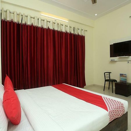 Oyo 16995 Sr Blessings Hotell Chinhat Exteriör bild