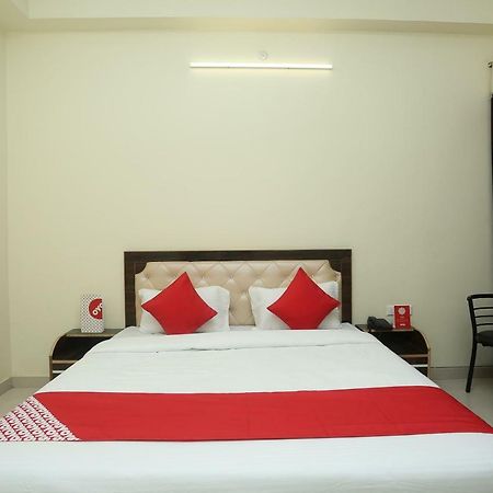 Oyo 16995 Sr Blessings Hotell Chinhat Exteriör bild