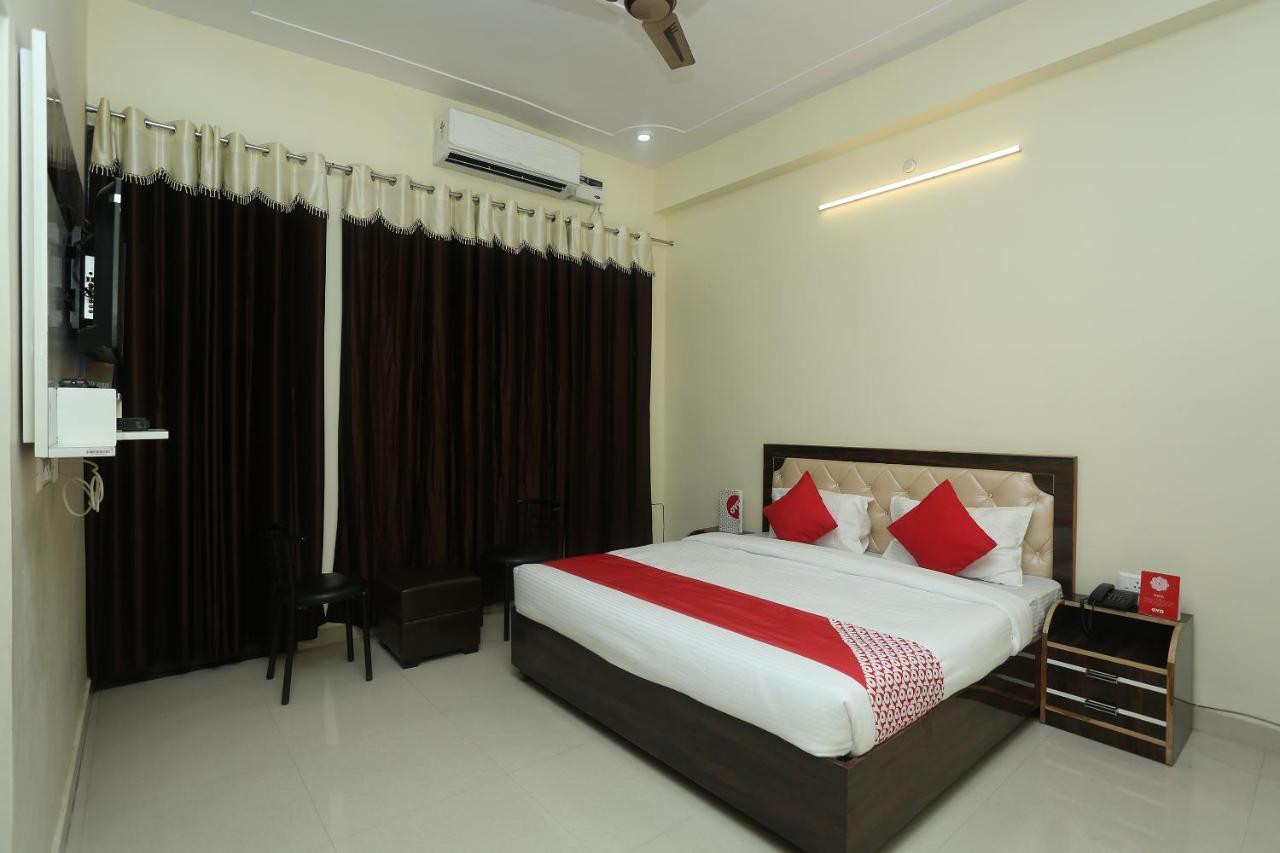 Oyo 16995 Sr Blessings Hotell Chinhat Exteriör bild