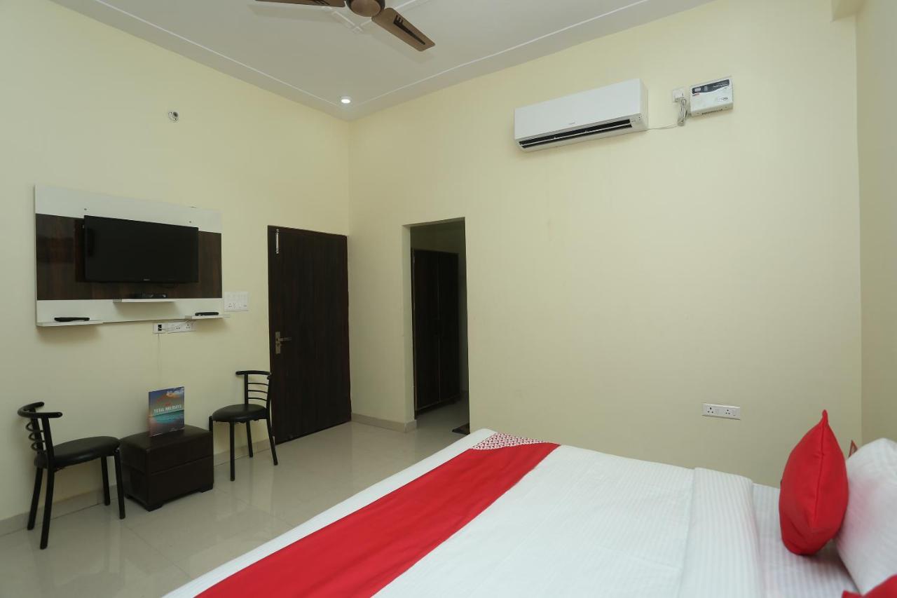 Oyo 16995 Sr Blessings Hotell Chinhat Exteriör bild