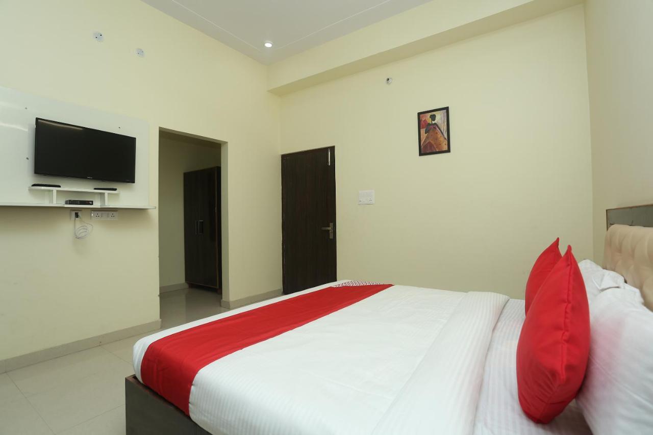 Oyo 16995 Sr Blessings Hotell Chinhat Exteriör bild
