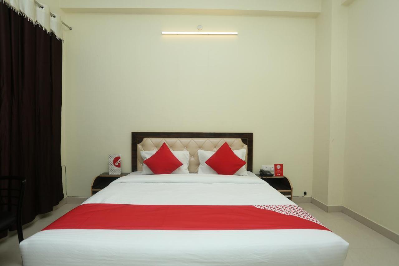 Oyo 16995 Sr Blessings Hotell Chinhat Exteriör bild