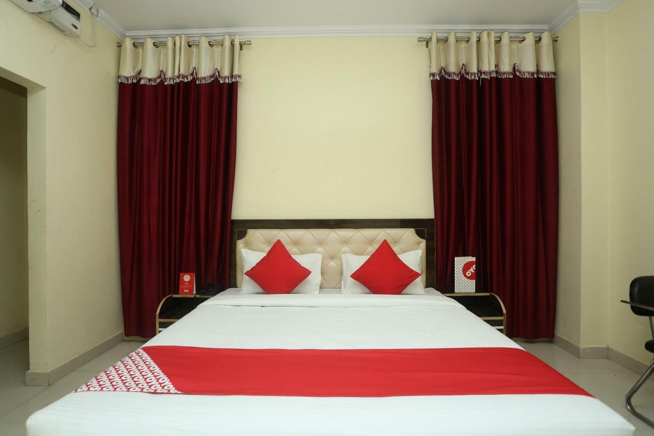 Oyo 16995 Sr Blessings Hotell Chinhat Exteriör bild