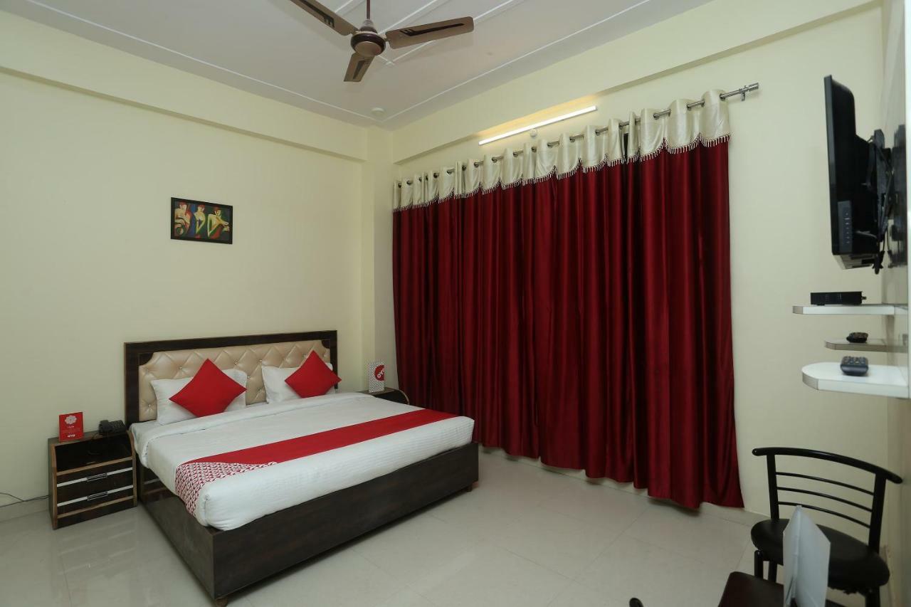 Oyo 16995 Sr Blessings Hotell Chinhat Exteriör bild