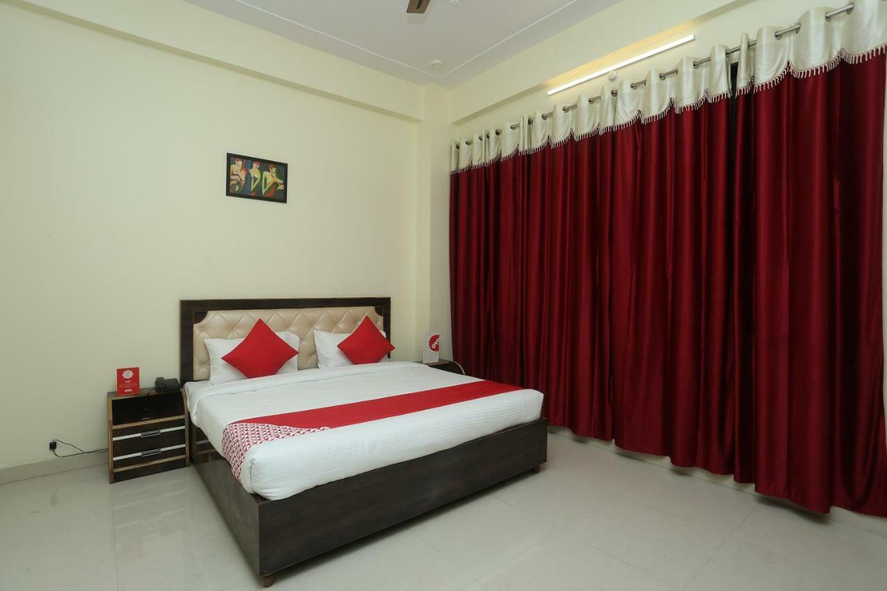 Oyo 16995 Sr Blessings Hotell Chinhat Exteriör bild