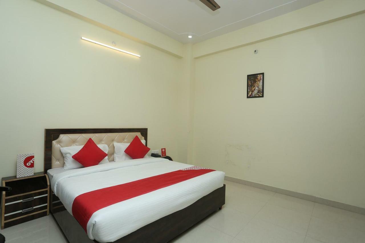 Oyo 16995 Sr Blessings Hotell Chinhat Exteriör bild